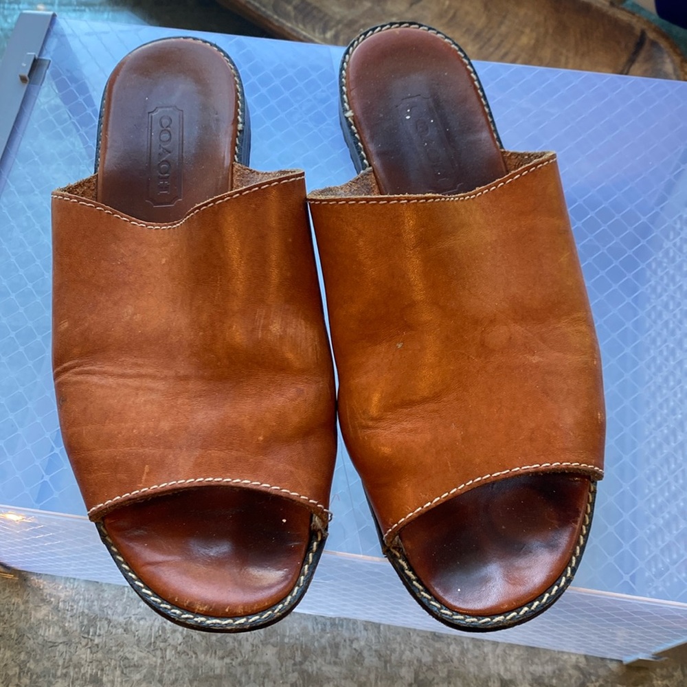 Vintage British Tan coach sandals from the 90s size 8